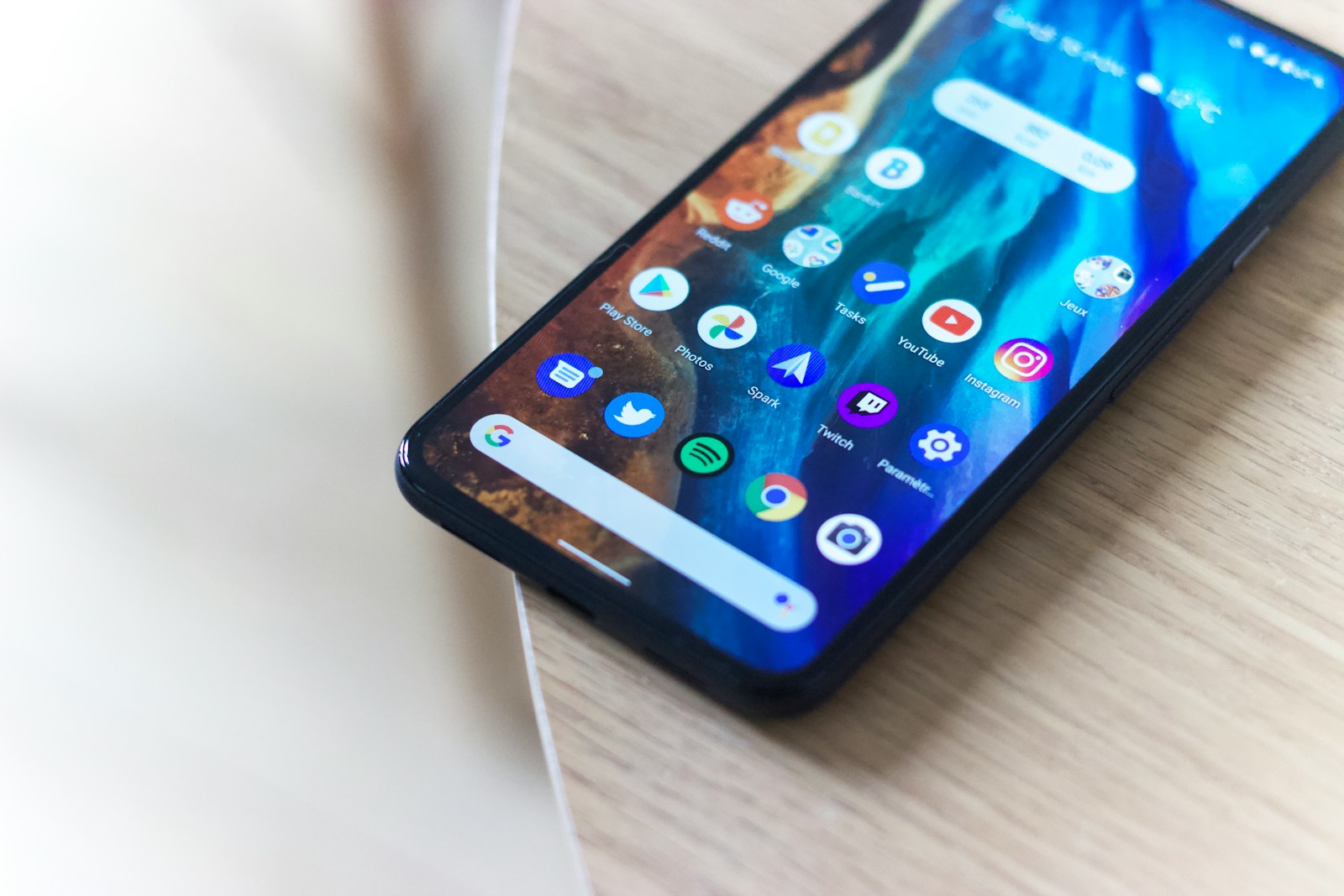 Jūsų „Pixel” telefonas išsikrauna per greitai? Paaiškėjo, kodėl po atnaujinimo stringa baterija