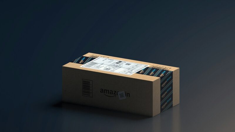 Kurjerių era baigiasi? „Amazon“ slapta įsigijo robotus, kurie patys neš siuntas iki durų