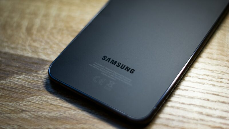 „Samsung Galaxy S27“ atrodys kitaip: kameras teko aukoti dėl naujo įkrovimo būdo
