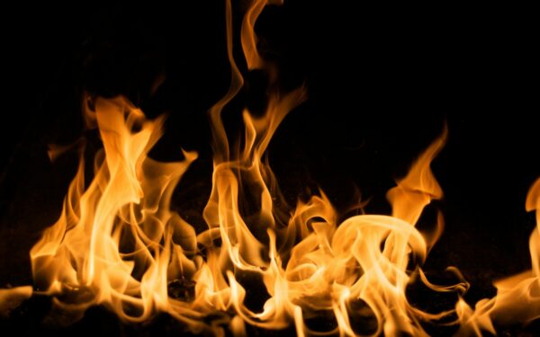 Kraupus konfliktas baigėsi mirtimi: vyras apipiltas benzinu ir padegtas