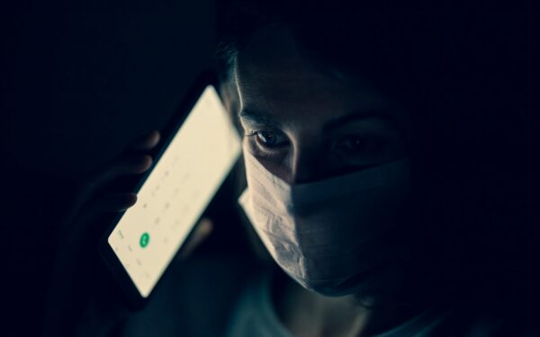 Per kelias dienas dingo 23 tūkst. eurų, sukčiai rado naujų būdų apgauti žmones