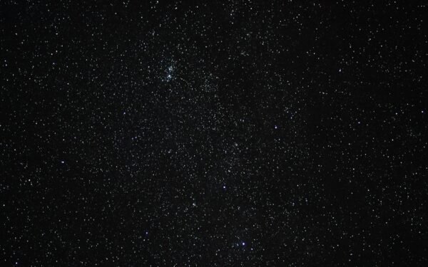 Pasiklystate naktiniame danguje? Štai kaip Pavasario trikampis padės rasti visas žvaigždes