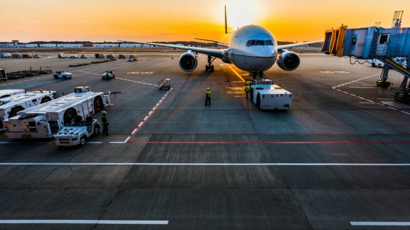 Prioritetas tik skubiai pagalbai: keturi Italijos aviacijos centrai perspėja dėl senkančių degalų atsargų