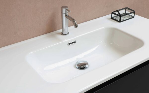 Vanduo kriauklėje nubėga lėtai? Šis paprastas tirpalas padės atkimšti vamzdžius