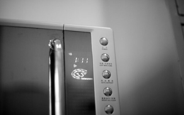 4 gudrybės su mikrobangų krosnele: nuo dviejų porcijų vienu metu iki momentinio išvalymo