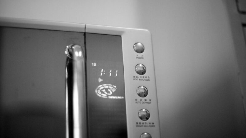 4 gudrybės su mikrobangų krosnele: nuo dviejų porcijų vienu metu iki momentinio išvalymo