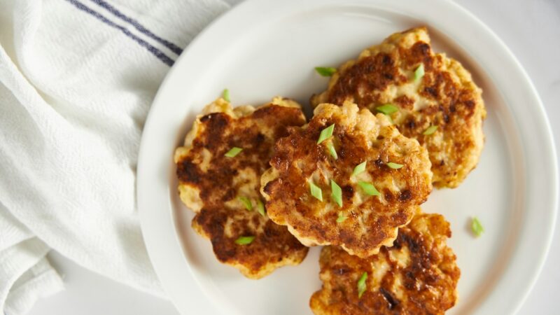 Bulviniai blynai jau nusibodo? Štai kaip paruošti kopūstų blynus, kad šeima prašytų dar