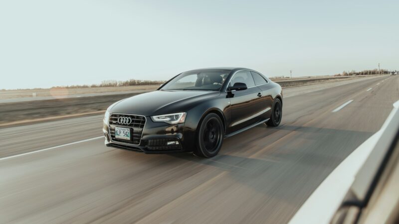 Katalogai jus klaidina: kodėl automobilių pagreitis iki 100 km/h yra tik apgaulė?