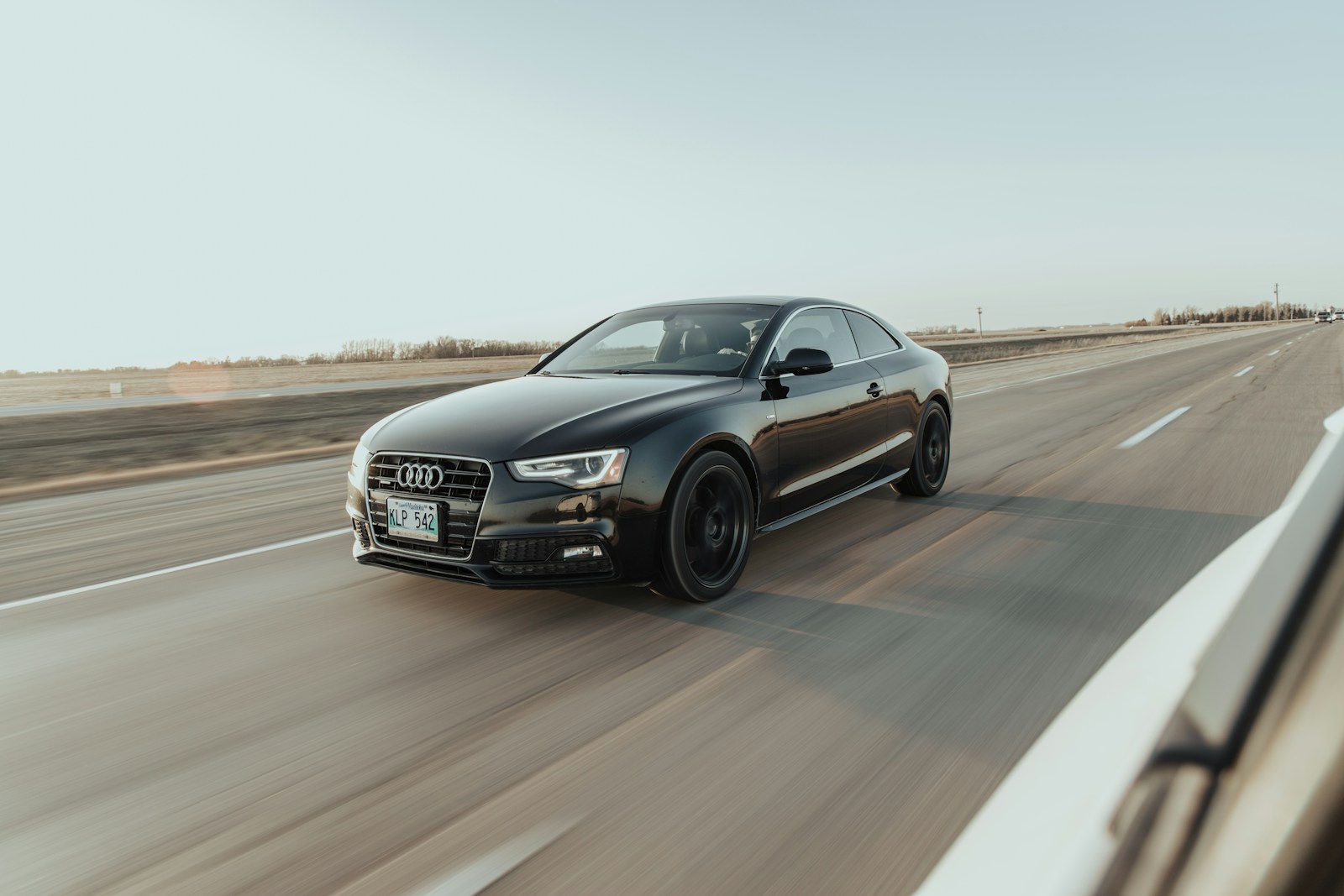 Katalogai jus klaidina: kodėl automobilių pagreitis iki 100 km/h yra tik apgaulė?