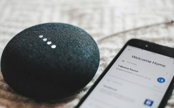 „Google Home“ pagaliau pasiekiama ir Europoje: veiks daugiau šalių ir 7 naujomis kalbomis