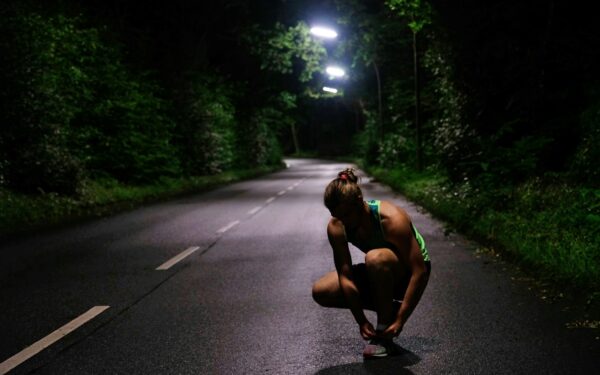 Šie 4 vakaro įpročiai sekina jūsų širdį: kardiologai pataria, ką keisti po 19 valandos