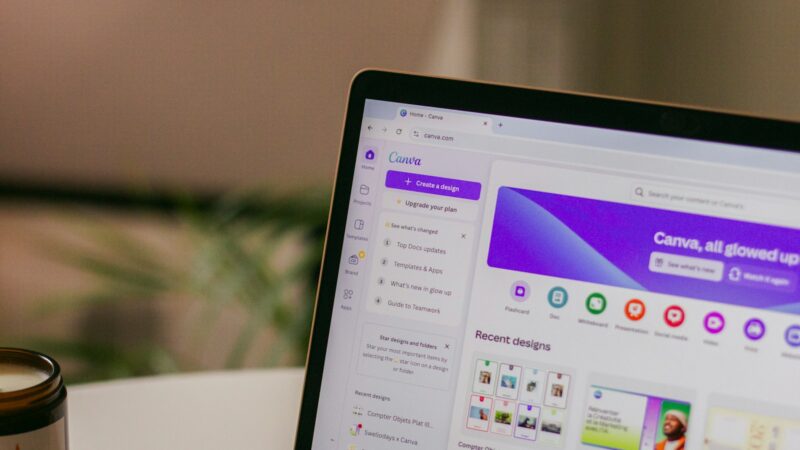 „Canva“ dizaino revoliucija: dabar profesionalius plakatus ir reklamas sukursite vienu sakiniu