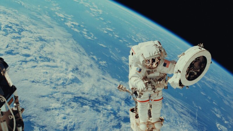 400 tūkst. km nuo namų: NASA atskleidė, kaip skrydis į Mėnulį keičia žmogaus kūną