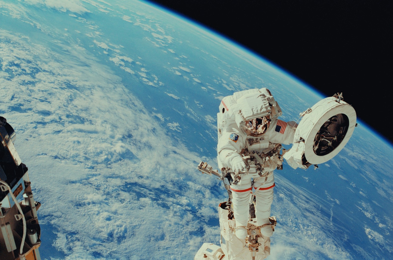 400 tūkst. km nuo namų: NASA atskleidė, kaip skrydis į Mėnulį keičia žmogaus kūną