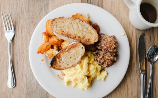 Kiaušinienė ne tik soti, bet ir lieknina: 3 gudrybės, kurios pakeis jūsų pusryčius