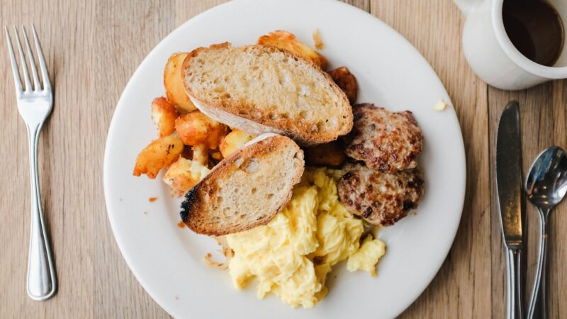 Kiaušinienė ne tik soti, bet ir lieknina: 3 gudrybės, kurios pakeis jūsų pusryčius