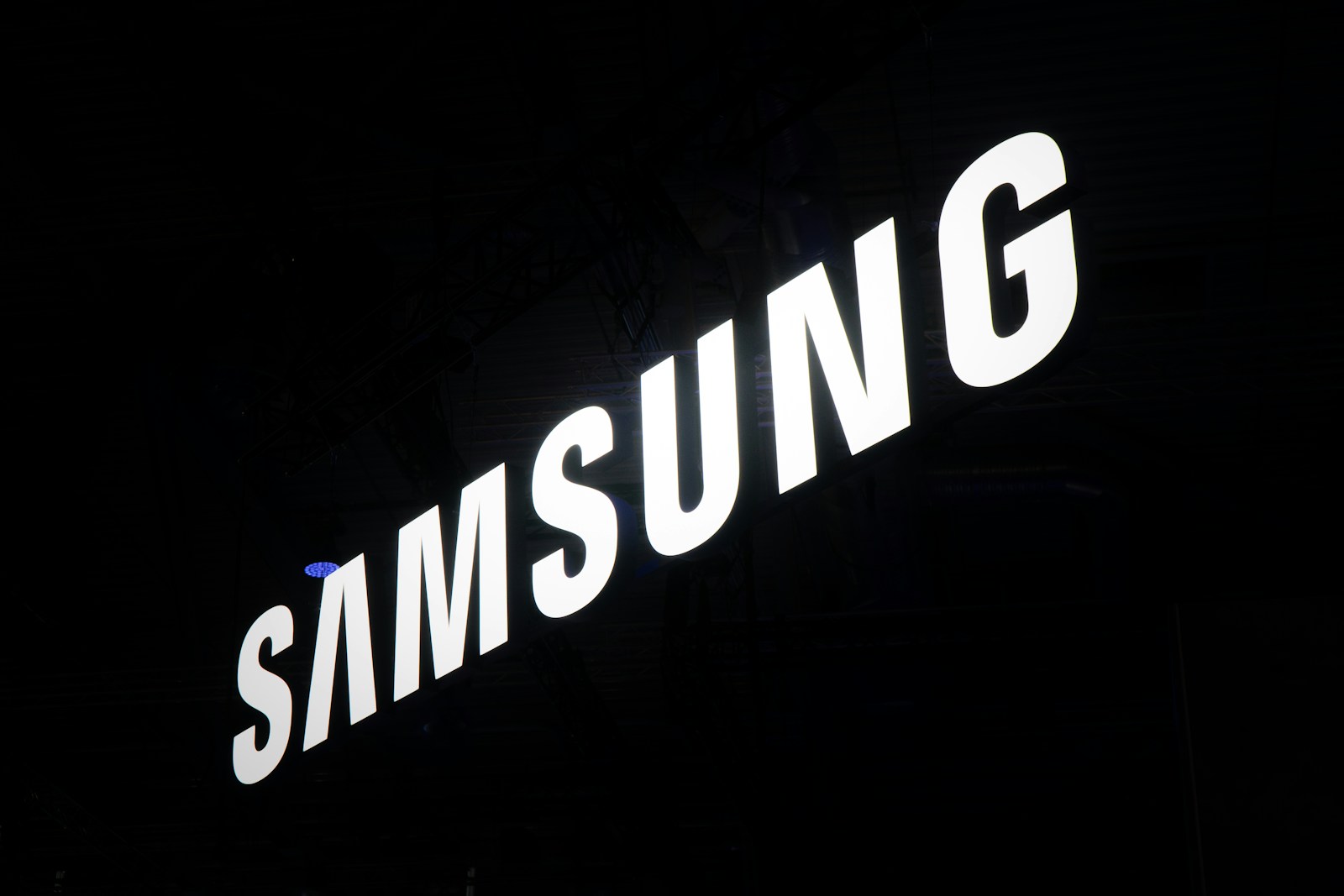 „Samsung“ pirkėjai įsiuto: kodėl naująjį „Galaxy AI“ jie vadina tiesiog našta?