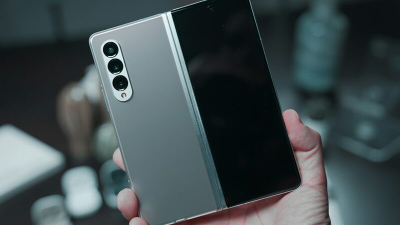 Šie „Samsung“ telefonai gali pradingti iš parduotuvių: gamintojui meta sunkius kaltinimus