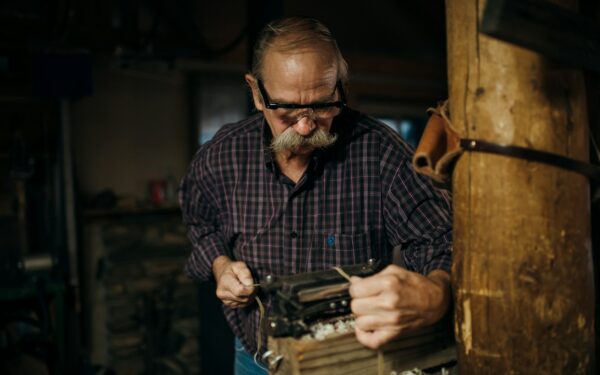 Siūlo 1840 eurų ir draudimą: „Anykščių vandenys“ ieško šaltkalvio-remontininko