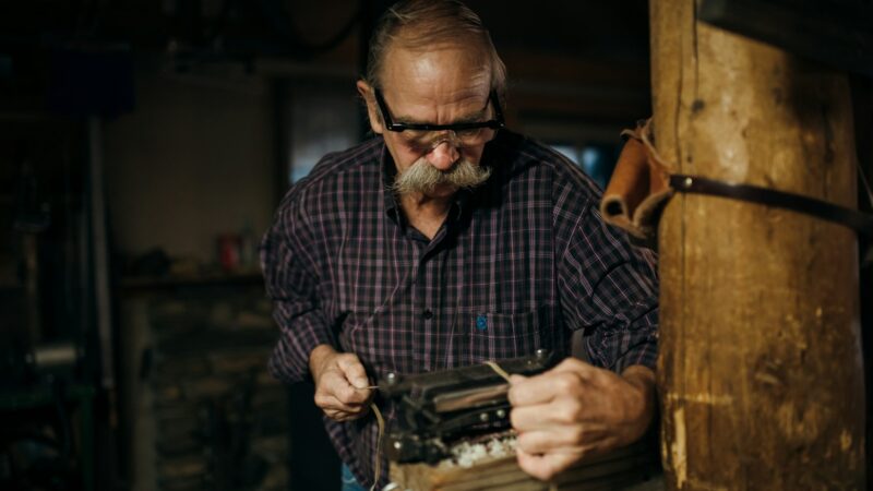 Siūlo 1840 eurų ir draudimą: „Anykščių vandenys“ ieško šaltkalvio-remontininko