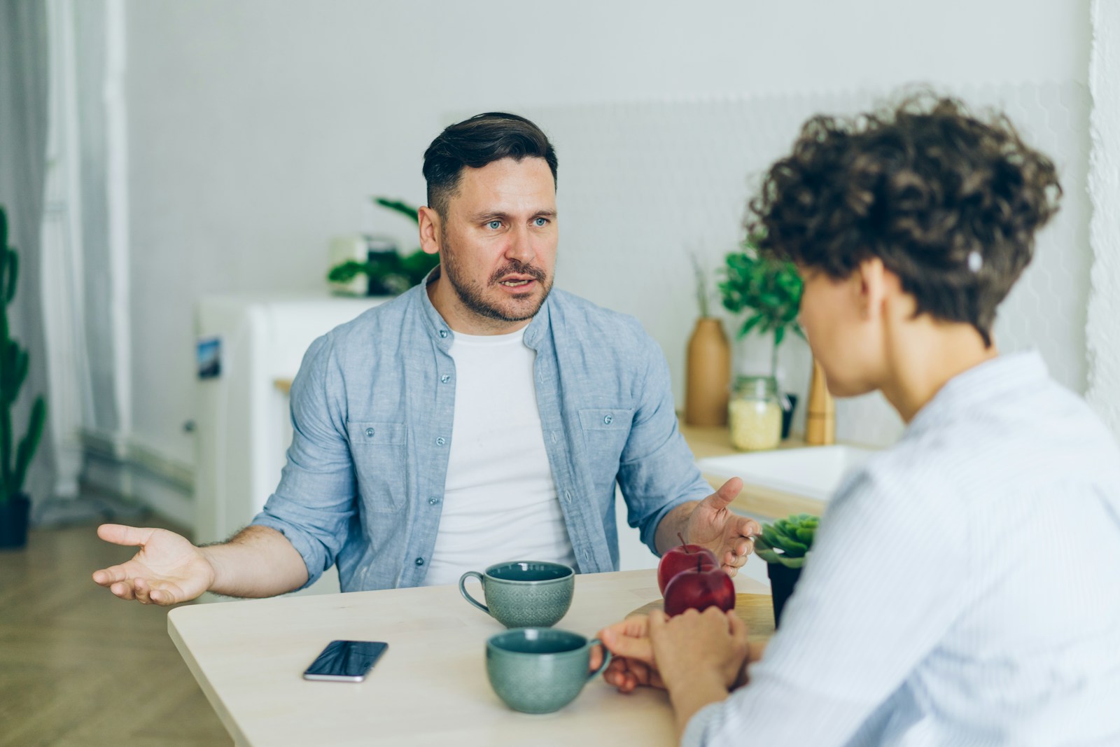 Psichologai įspėja: kokios frazės signalizuoja apie emocinę brandą ir intelektą?