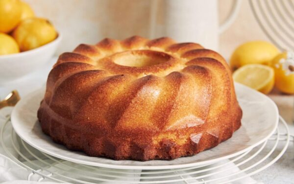 Minkščiausias Velykų pyragas be jokio minkymo: viena paslaptis neleis pyragui išsausėti