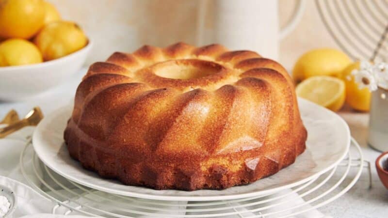 Minkščiausias Velykų pyragas be jokio minkymo: viena paslaptis neleis pyragui išsausėti