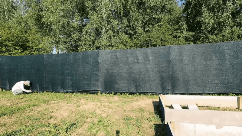 Atsibodo kaimynų žvilgsniai? Atskleidė, kaip pigiai ir greitai įsirengti nepermatomą tvorą