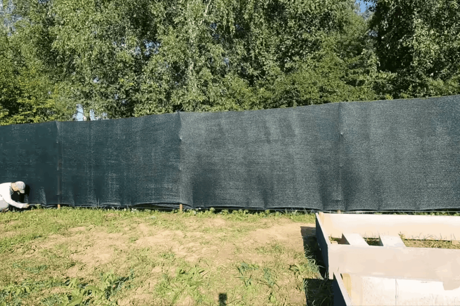 Atsibodo kaimynų žvilgsniai? Atskleidė, kaip pigiai ir greitai įsirengti nepermatomą tvorą