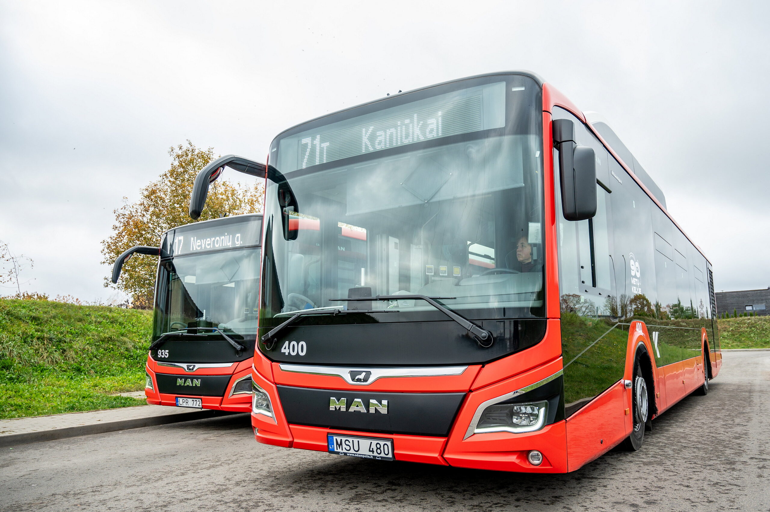 Kelionės su šunimis viešajame transporte keičiasi: svarbios naujos taisyklės keleiviams