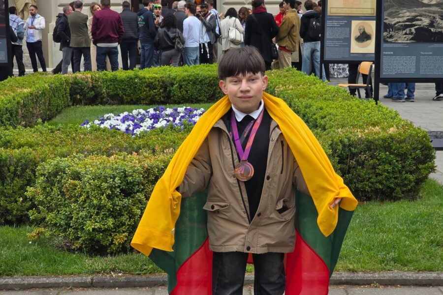 Lietuvis sužibėjo pasaulinėje olimpiadoje: esė apie laisvę ir protą pelnė bronzos medalį