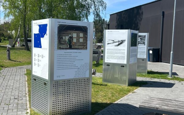 Varėnoje atidaryta neeilinė lauko paroda: atskleidžia, kaip fortai tampa turizmo traukos vietomis