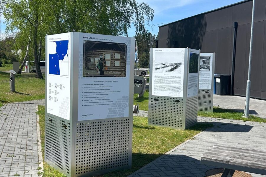 Varėnoje atidaryta neeilinė lauko paroda: atskleidžia, kaip fortai tampa turizmo traukos vietomis