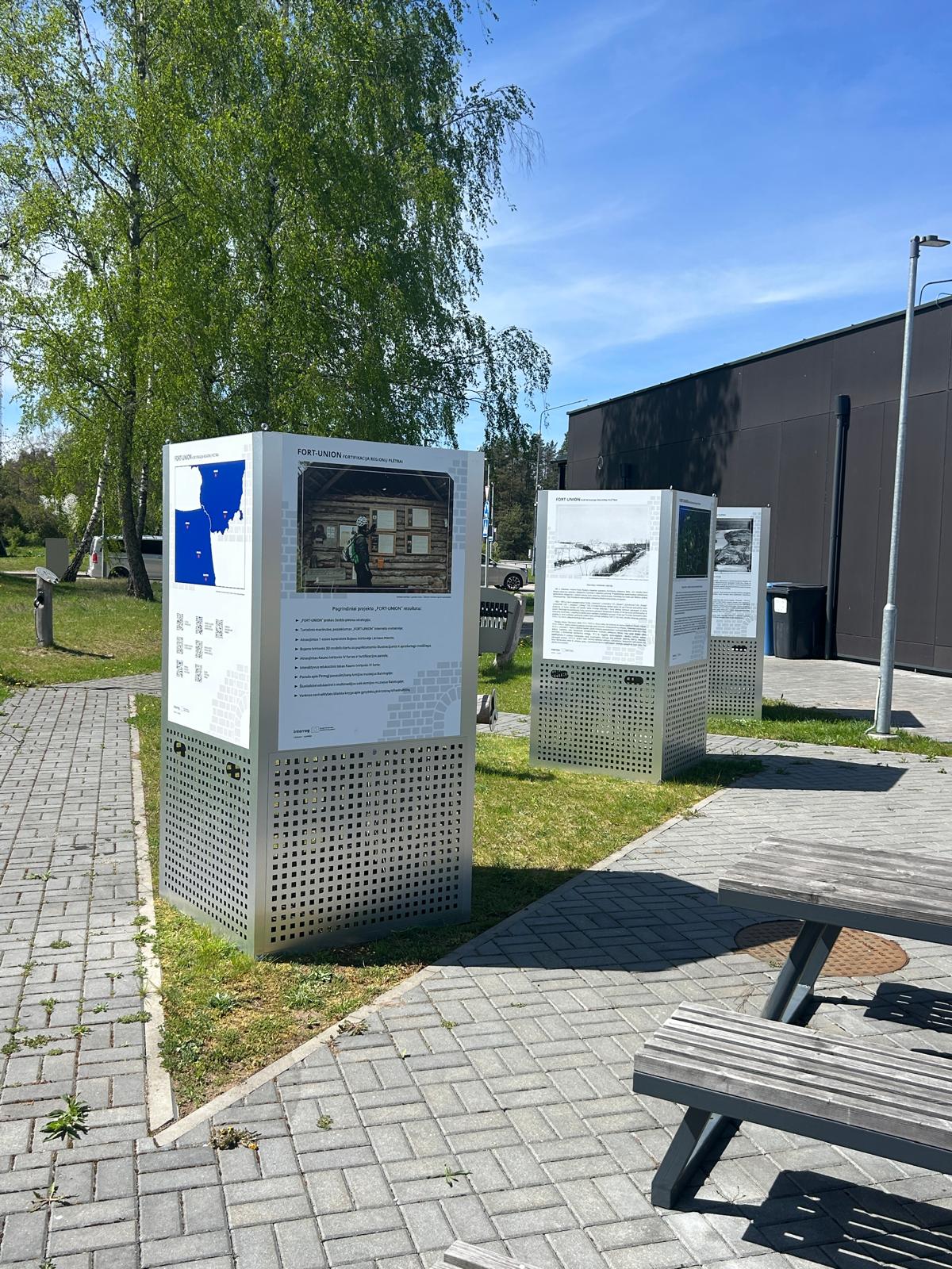 Varėnoje atidaryta neeilinė lauko paroda: atskleidžia, kaip fortai tampa turizmo traukos vietomis