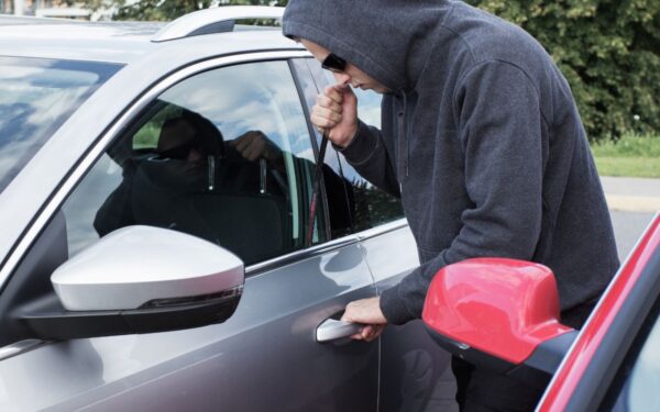 Jūsų automobilis turi pavojingą spragą: vagys naudoja prietaisą, kuris atrakina visas duris