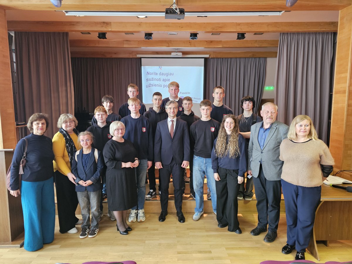 Ministras su mokiniais aptarė ES ir NATO reikšmę: dėmesys skirtas ir dezinformacijai