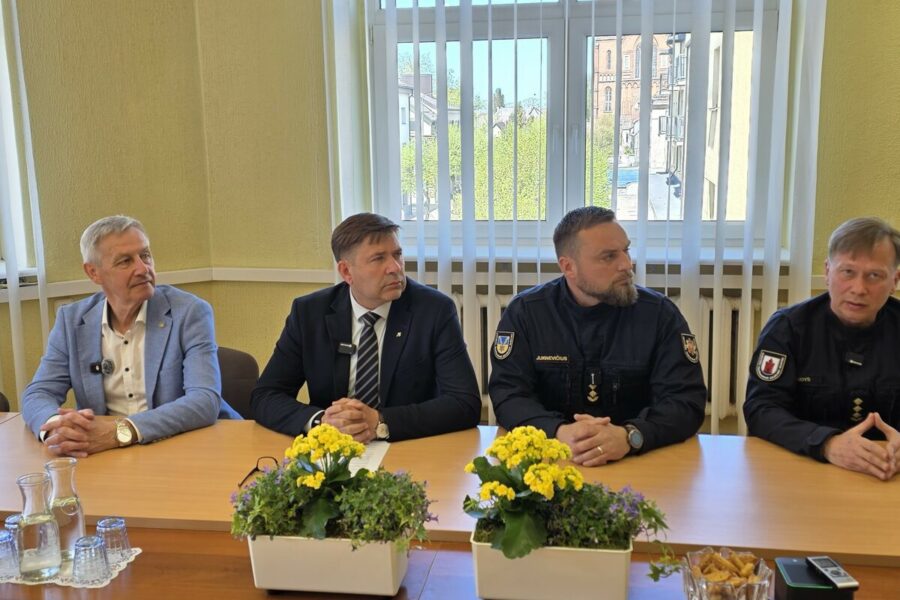 Didelis gaisras durpyne sutelkė milžiniškas pajėgas: ekstremali situacija paskelbta visame rajone
