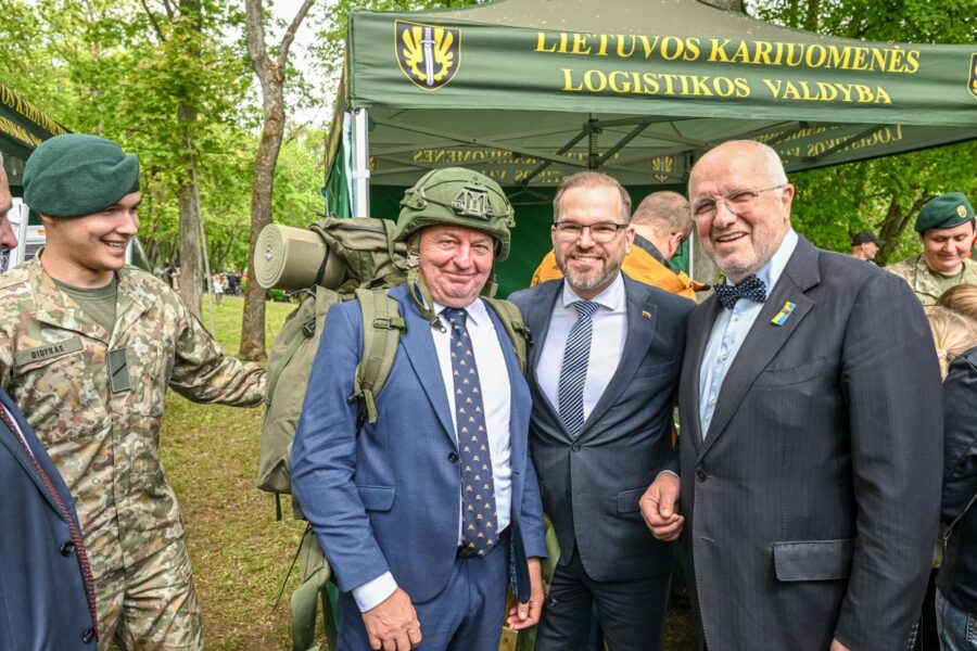 Kėdainiuose parodyta įspūdinga karinė galia: virš miesto skraidė ir NATO naikintuvai