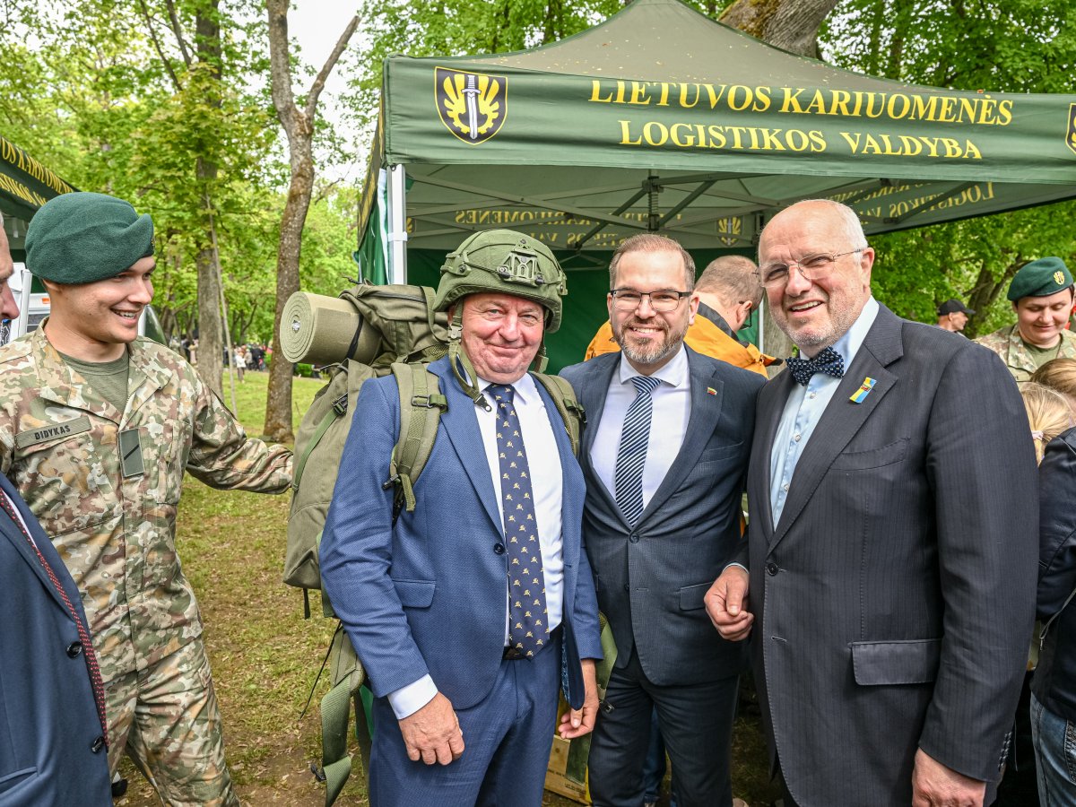Kėdainiuose parodyta įspūdinga karinė galia: virš miesto skraidė ir NATO naikintuvai