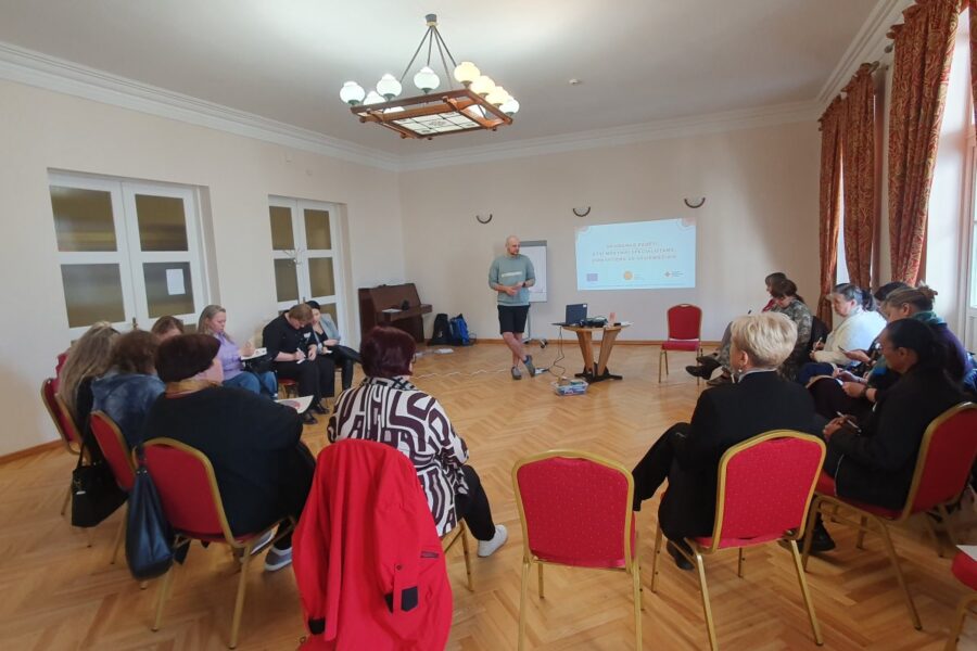 Specialistams siunčiamas svarbus signalas: darbas su migrantais reikalauja naujų įgūdžių