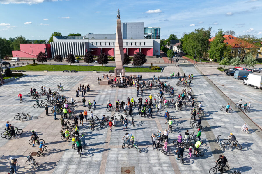 Šimtai dviratininkų užplūdo miesto centrą: Sporto savaitės startas virto tikra švente