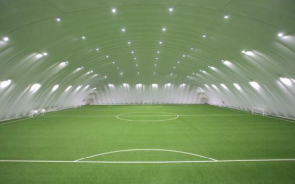 Klaipėdoje kyla modernus futbolo maniežas: aiškėja, kaip atrodys 3 mln. eurų projektas