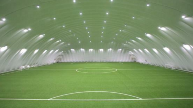 Klaipėdoje kyla modernus futbolo maniežas: aiškėja, kaip atrodys 3 mln. eurų projektas