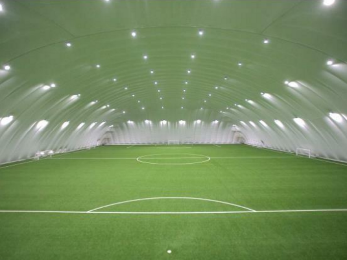 Klaipėdoje kyla modernus futbolo maniežas: aiškėja, kaip atrodys 3 mln. eurų projektas