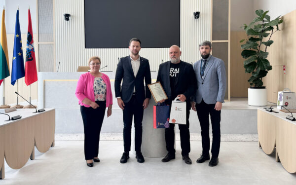 Vilniaus rajono mokykloms perduodama 2,5 tūkst. knygų: aiškėja, kur jos keliaus