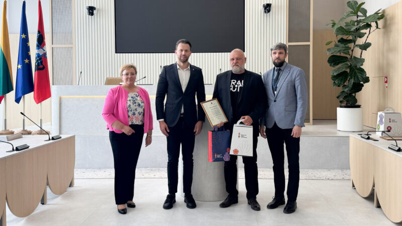 Vilniaus rajono mokykloms perduodama 2,5 tūkst. knygų: aiškėja, kur jos keliaus