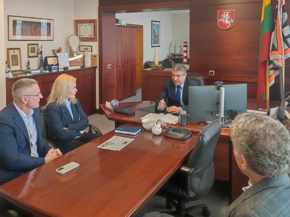 Po didelių eilių prie perkėlos aiškėja, kaip ruošiamasi vasaros srautams į Neringą