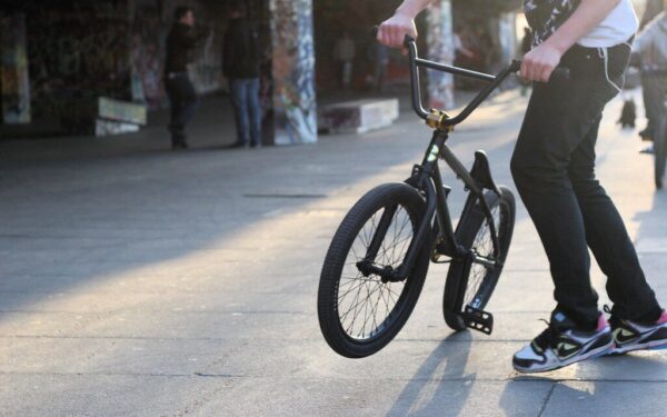 Jaunimui atverta nauja trasa: BMX, riedlenčių ir paspirtukų mėgėjų laukia dvi zonos