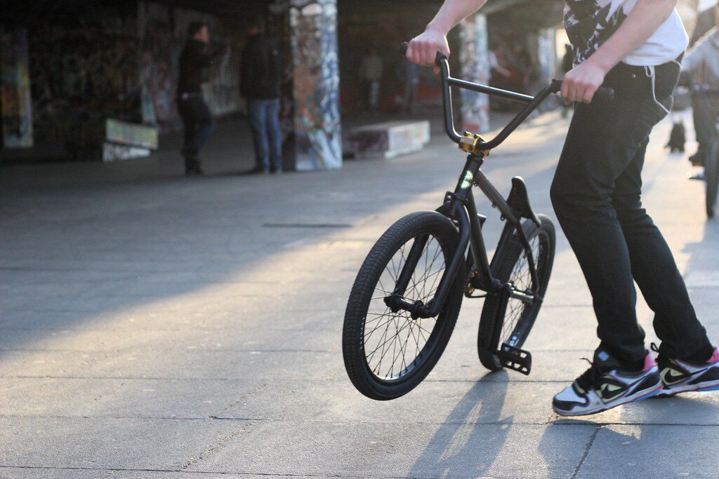 Jaunimui atverta nauja trasa: BMX, riedlenčių ir paspirtukų mėgėjų laukia dvi zonos