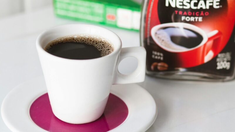 Tirpi kava: nuodai puodelyje ar tiesiog patogus kompromisas?